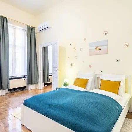 Quiet At Super Location Apartment Budapest